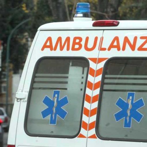 Scontro tra un'auto e una moto: un ferito a Buguggiate