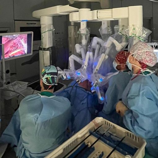 La sanità varesina sempre più futuristica. Al Circolo primo intervento di chirurgia epato biliare con il robot