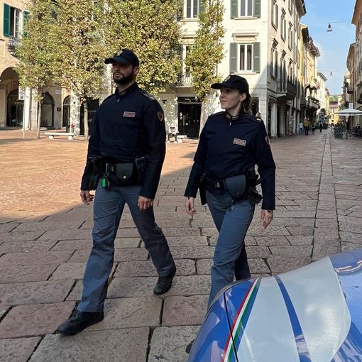 Vende la droga a una diciassettenne davanti a scuola: venticinquenne denunciato
