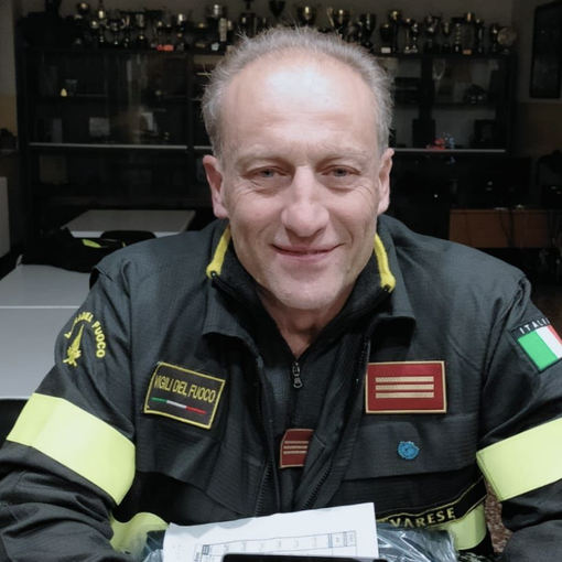A riposo dopo quasi 40 anni di lavoro. I vigili del fuoco di Varese salutano il capo reparto Coppola