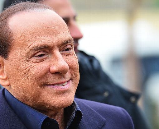 Malpensa: 300 persone in piazza a Milano contro intitolazione a Berlusconi