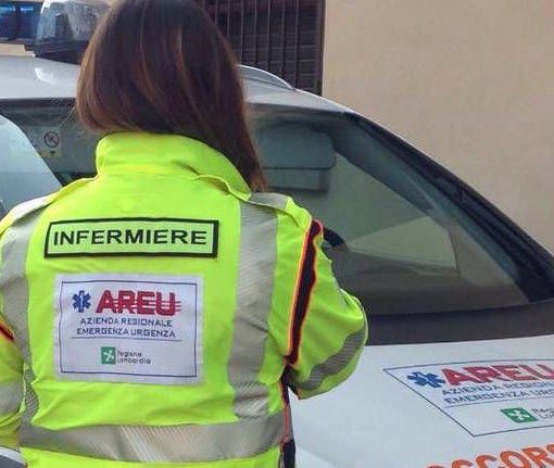 Scontro tra un'auto e una moto sulla strada del lago Maggiore: un ferito