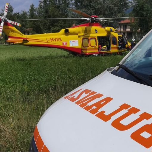 Scontro tra un'auto e due moto a Somma: tre feriti, uno è grave