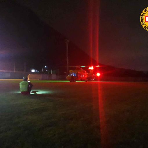 VIDEO e FOTO. Turisti dispersi nei boschi del Sasso del Ferro a Laveno, salvati nella notte