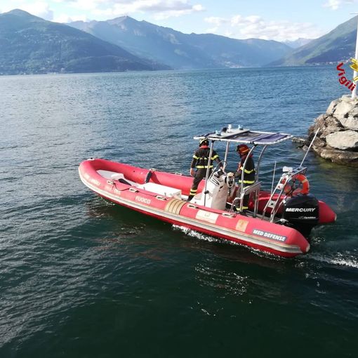 Alla deriva sulle acque del Lago Maggiore: turisti tedeschi salvati dai vigili del fuoco