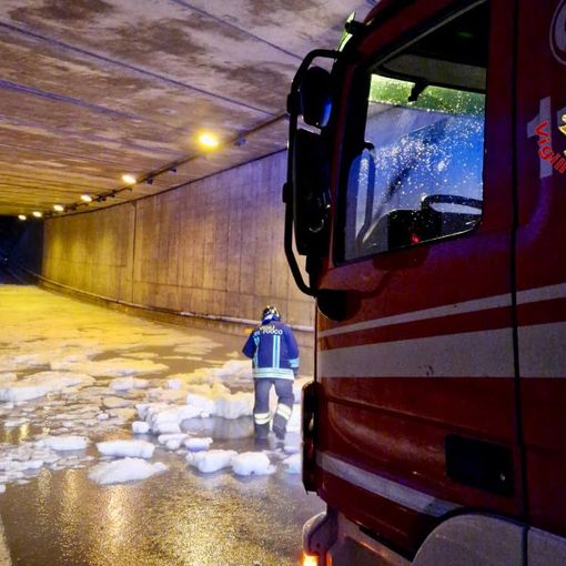 Nubifragio e grandine sul Varesotto: vigili del fuoco al lavoro tutta la notte. Oltre 120 interventi di soccorso per il temporale