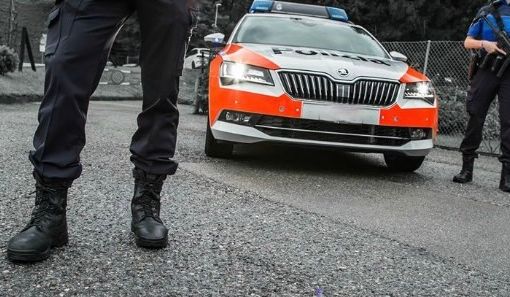 Rubano le pistole alla polizia cantonale e sparano: nei guai un tredicenne e un quindicenne