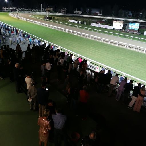 Tutta Varese stasera abbraccia il suo Gran Premio che compie 70 anni. Ippodromo vestito a festa con ingresso gratuito