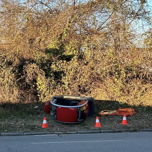 Busto, scooter cabinato si ribalta dietro al cimitero: paura per una donna di 88 anni