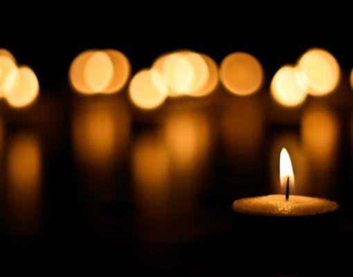 Una candela e una camminata contro la guerra 