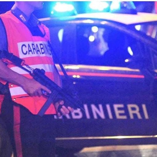 Giovane ubriaco alla guida forza il posto di controllo: denunciato