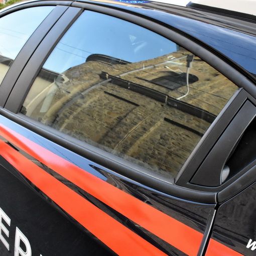Un'altra follia: strangola la moglie a Genova, poi chiama i carabinieri e inizia a vagare in strada