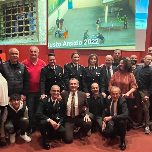 Foto di gruppo per i protagonisti di questa bella serata, sopra sguardi sul vecchio e sul nuovo carcere