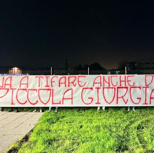 Gli ultras del Mantova hanno ricordato con uno striscione Giorgia Coraini