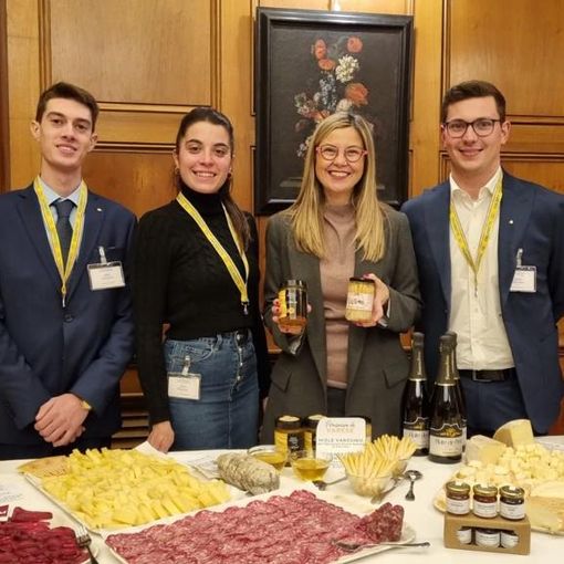 Aperitivo a base di prodotti tipici varesini alla Camera