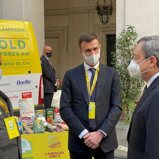 Pasqua, solidarietà in tavola con i pacchi-cibo di Coldiretti