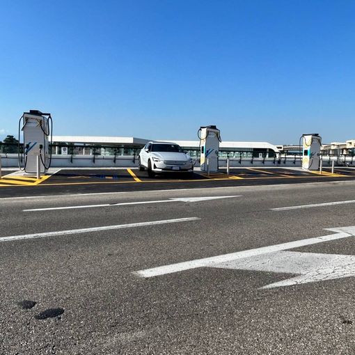 Anche a Malpensa le colonnine di ricarica ultrafast