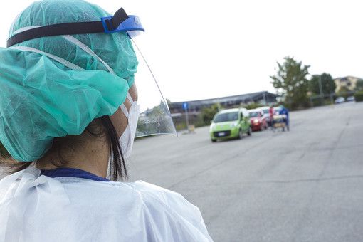 Covid-19, in Italia 21.261 nuovi contagi e 376 vittime. Netto aumento in provincia di Varese