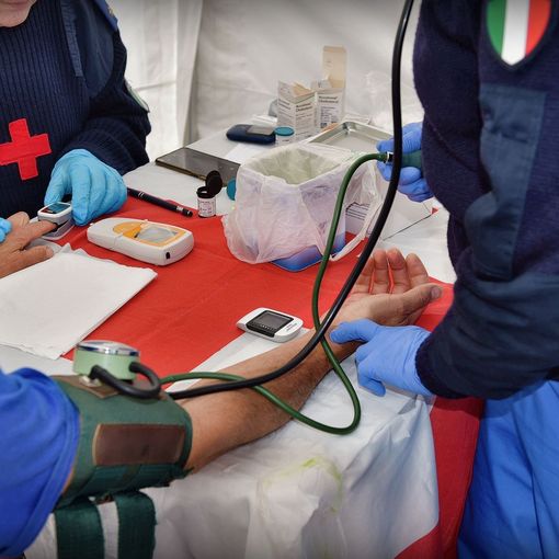 Ambulatorio mobile e screening gratuiti: la Cri in piazza Monte Grappa a Varese