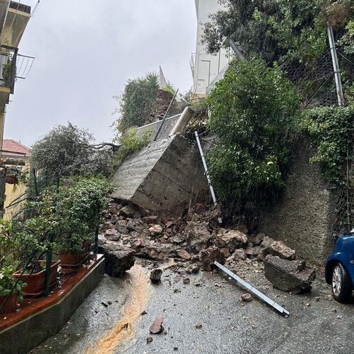 Paura a Varazze per un crollo che avrebbe potuto avere conseguenze drammatiche. Sotto in gallery la situazione a Mallare, in Val Bormida, Savona e Albenga Paura a Varazze per un crollo che avrebbe potuto avere conseguenze drammatiche. Sotto in gallery la situazione a Mallare, in Val Bormida, Savona e Albenga