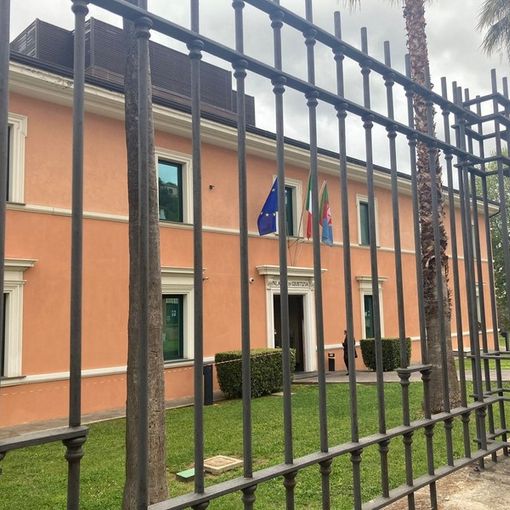 Diano Marina, una coppia comasca molesta la vicina di casa e minaccia di tagliarle la gola: a processo con l'accusa di stalking