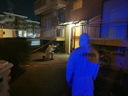 I carabinieri sul luogo dell'omicidio