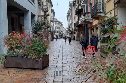 Oggi zona arancione, domani e dopo di nuovo rossa. Le regole di cosa si può fare e cosa no