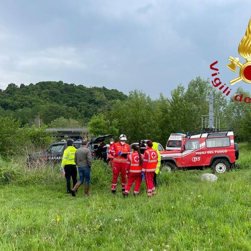 L'intervento dei vigili del fuoco nel fiume Adda a Gera Lario