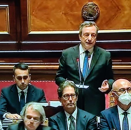 Crisi di governo, Draghi tiene il punto nella replica: «Siete voi che decidete, quindi niente richieste di pieni poteri»