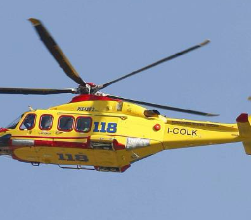Natale con i soccorritori al lavoro: un ventottenne grave dopo essere precipitato da un cavalcavia sul Sempione. Incidenti a Gallarate, ribaltamento a Carnago