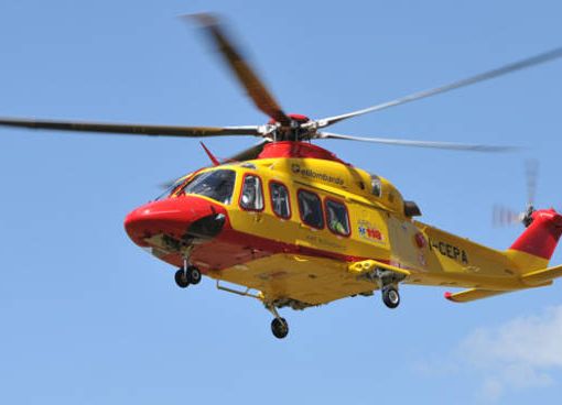 Scontro tra un'auto e una moto a Gallarate: in volo l'elisoccorso
