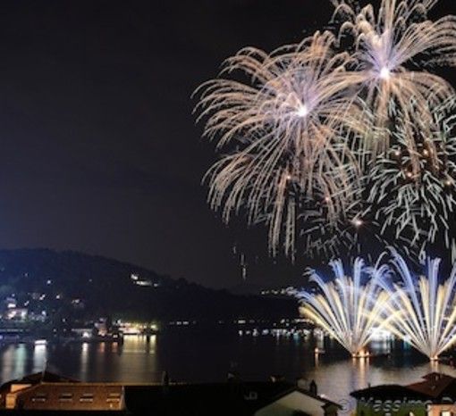 Conto alla rovescia per i fuochi di Ferragosto a Laveno. Show, musica, gastronomia e quattro treni speciali per l'evento clou dell'estate varesina