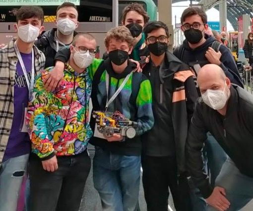 I pezzi del motore di un aspirapolvere diventano robot. E fanno applaudire gli studenti dell'Isis