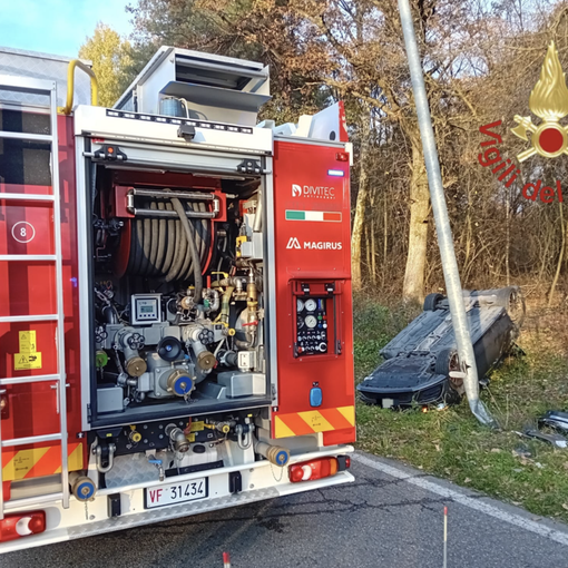 Incidente a Faloppio: auto finisce fuori strada e si ribalta