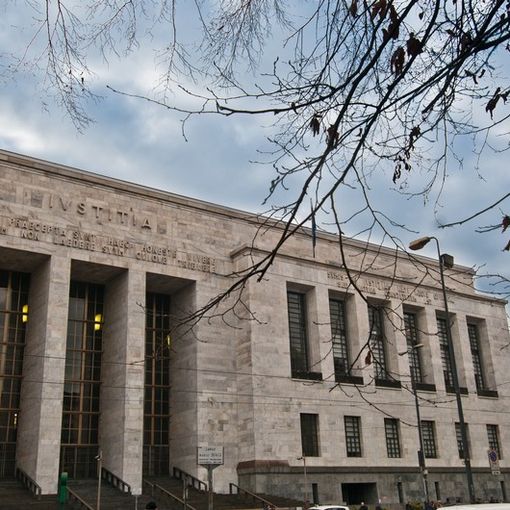 Abusi sessuali alla figlia minorenne, muratore condannato a 9 anni