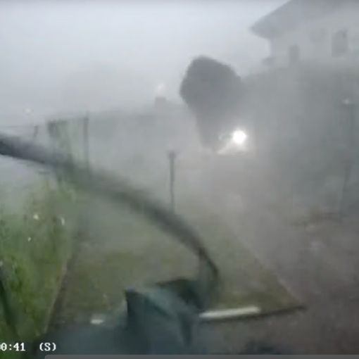 Nubifragi e downburst, il giorno dopo si contano i danni. In un video la violenza impressionante delle raffiche