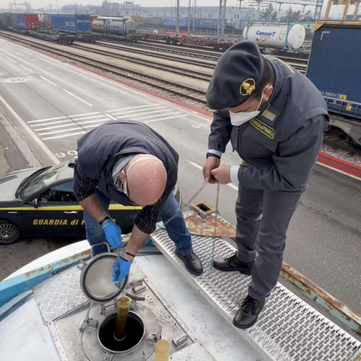Truffa sui carburanti, nuovo maxi sequestro della Finanza di Varese
