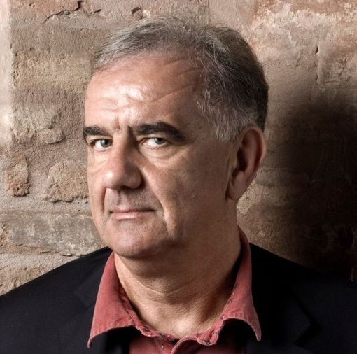 Venerdì sera salirà sul palco il comico Gene Gnocchi con il suo spettacolo Tennispedia
