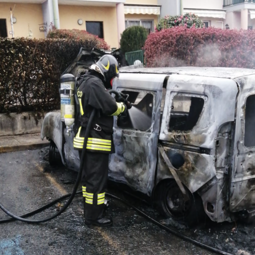 E' morto l'uomo che si è dato fuoco davanti alla moglie e alla figlia a Golasecca