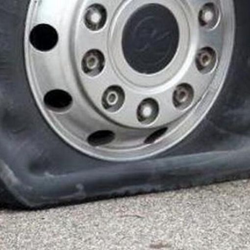 Auser Varese, gomme bucate ai mezzi dei volontari che trasportano anziani, disabili e malati