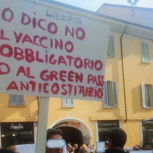 Manifestazione non autorizzata contro il green pass, denunciati gli organizzatori
