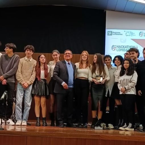 L'assessore La Russa con i vincitori del primo premio