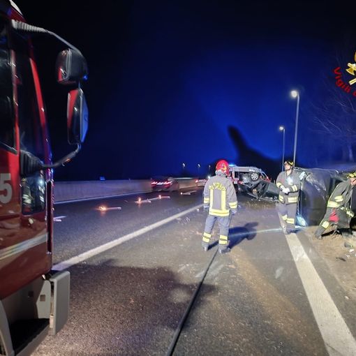 Incidente stradale sull'A26 nella zona di Arona: due persone ferite nelle auto ribaltate
