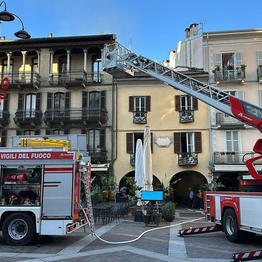 Incendio in piazza Duomo a Como: muore un uomo, salvata una donna disabile