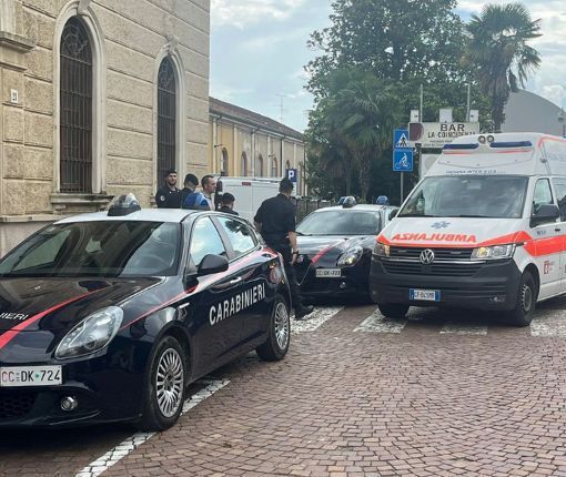 I soccorsi del capotreno a Luino (foto Luinonotizie.it)