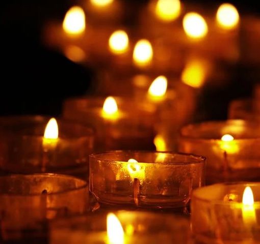 Non ce l'ha fatta il bimbo di due anni trovato privo di sensi nella piscina di casa ad Asti