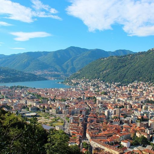 In centro e non solo: tre case con vista stupenda sul Lago di Como