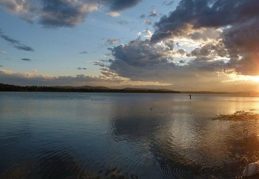 I volontari del servizio civile guidano alla scoperta delle bellezze del lago di Varese