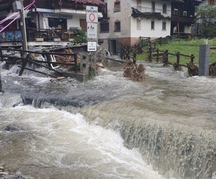 Macugnaga prova a ricominciare: «Decine di milioni di danni, ma abbiamo evitato una catastrofe. Chiediamo a Mattarella aiuto morale»