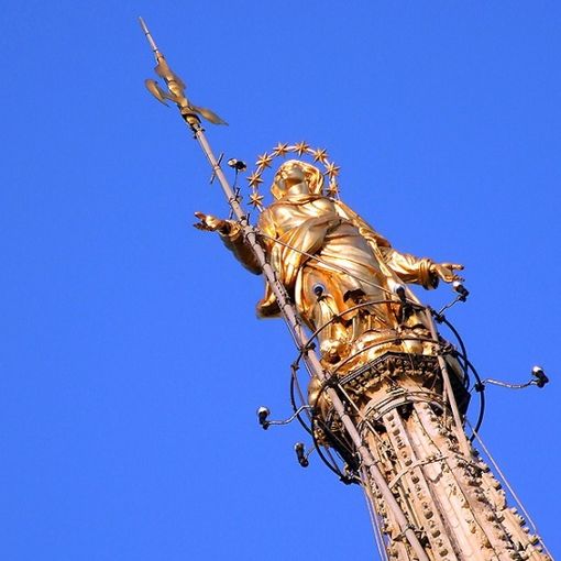 Milano: si arrampicano sulla guglia della Madonnina, fermati due francesi